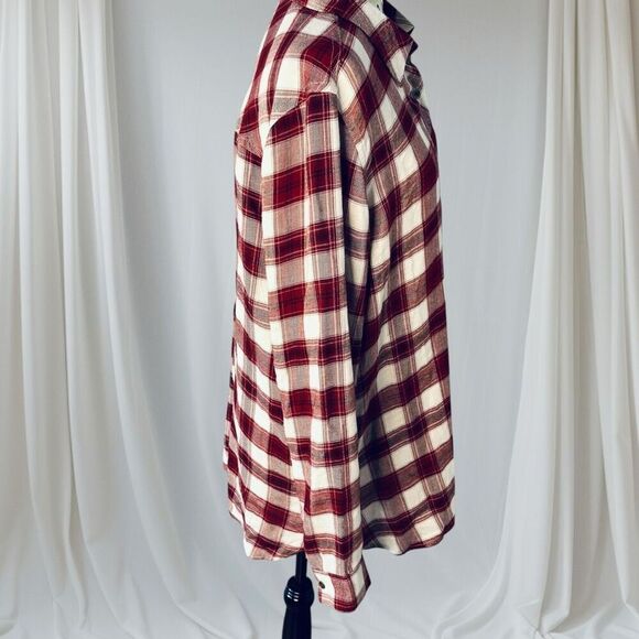 Maurices women’s XL Red & White Plaid Collared Button Up Shirt - Picture 3 of 9